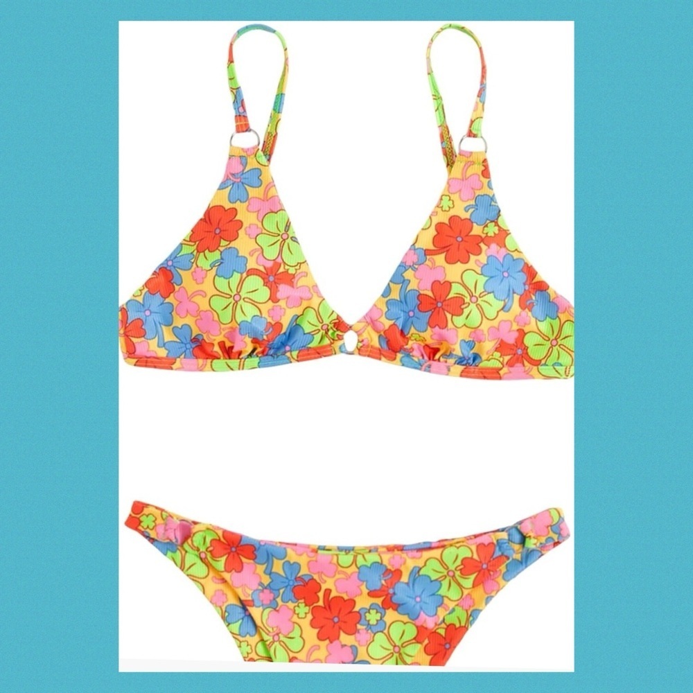 Vintage style 60s two piece swimsuit with texture.16
